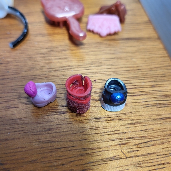 Lot of LOL Surprise Dolls and Pets and Accesories - Picture 9 of 16